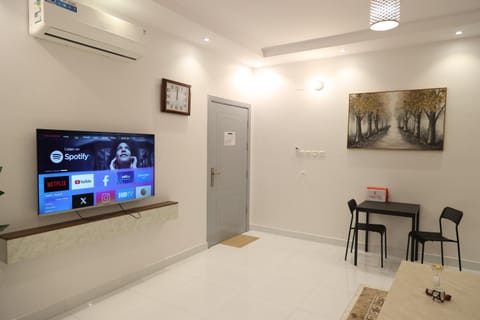 TV and multimedia, Dining area, air conditioner