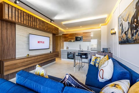 TV and multimedia, Kitchen or kitchenette, Living room, Seating area, Dining area, oven, stove