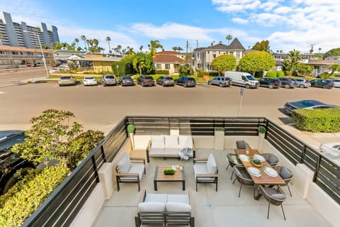 PB Beach Compound - 2 New Homes Steps to Sand House in Pacific Beach