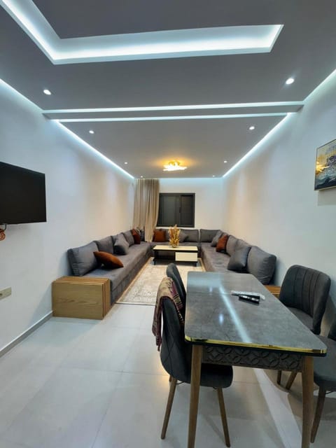 Property building, Communal lounge/ TV room, Living room, Decorative detail, Guests, Family, furniture