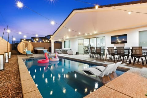 Pool view, Swimming pool, sunbed