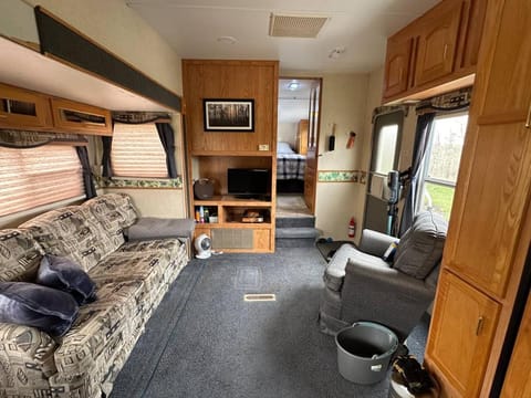 Glacier Vista - 30’ Glamper Trailer near Glacier Campground/ 
RV Resort in Glacier National Park