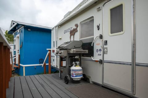Glacier Vista - 30’ Glamper Trailer near Glacier Campground/ 
RV Resort in Glacier National Park
