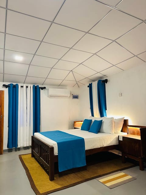 Bed, Photo of the whole room, Bedroom, air conditioner