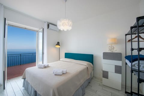 Bed, Photo of the whole room, Bedroom, Sea view, towels