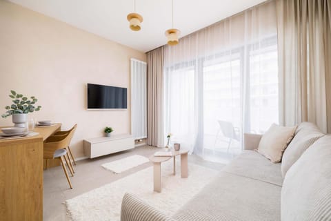TV and multimedia, Living room, Seating area, Evening entertainment