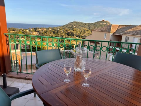 Day, View (from property/room), Balcony/Terrace, Dining area, Sea view