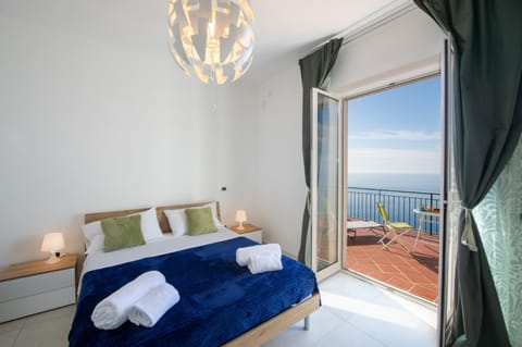 Bed, Natural landscape, View (from property/room), Balcony/Terrace, Photo of the whole room, Bedroom, Sea view, towels