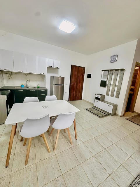Lori Apartament Apartment in Vlorë