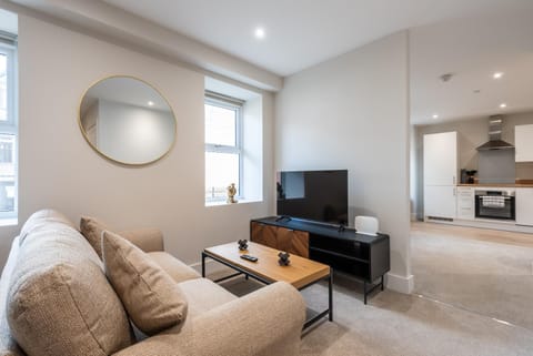 Communal lounge/ TV room, TV and multimedia, Kitchen or kitchenette, Living room, Seating area, Evening entertainment