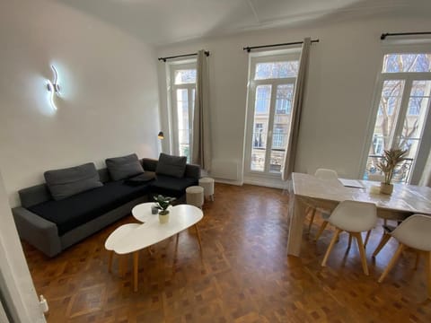 FLCbm -Grand 4 Chambres- 97M2 - 1km St Charles - Apartment in Marseille