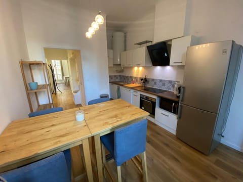 FLCbm -Grand 4 Chambres- 97M2 - 1km St Charles - Apartment in Marseille