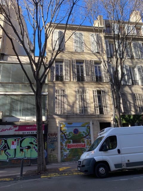 FLCbm -Grand 4 Chambres- 97M2 - 1km St Charles - Apartment in Marseille