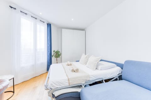 Bed, Photo of the whole room, towels