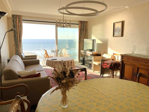 TV and multimedia, Living room, Seating area, Dining area, Beach, Sea view
