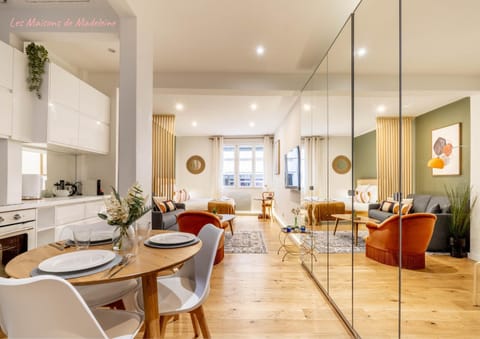 Living room, Dining area