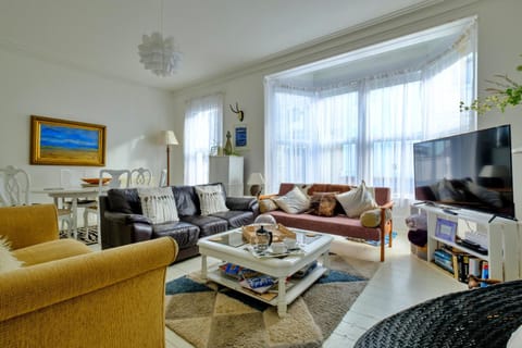 Communal lounge/ TV room, TV and multimedia, Living room, Seating area