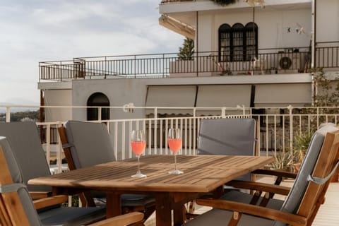 Τerpsichoris Sea View Apartment Apartment in Vouliagmeni