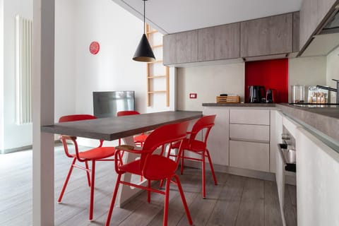 The Gentle Red House Living the city easily Apartment in Milan