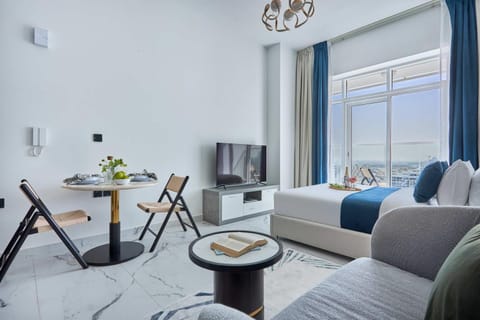 Bed, TV and multimedia, Living room, Seating area