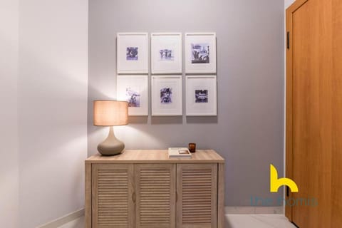 Sun Splashed Sanctum w Green Patio, Acropolis Apartment in Athens