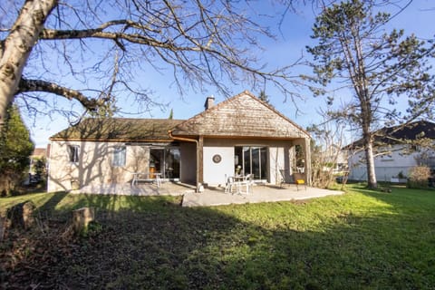 Property building, Spring, Day, Garden, Garden view