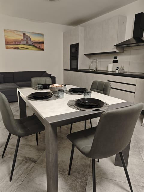 Communal lounge/ TV room, Kitchen or kitchenette, Living room, Seating area, Dining area, pet friendly, stove