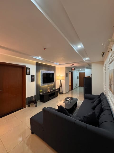 Communal lounge/ TV room, TV and multimedia, Living room, Seating area, Evening entertainment