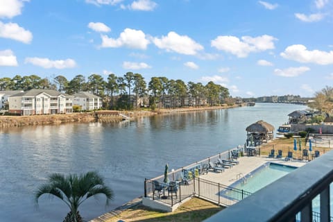 View (from property/room), Living room, Seating area, Dining area, River view