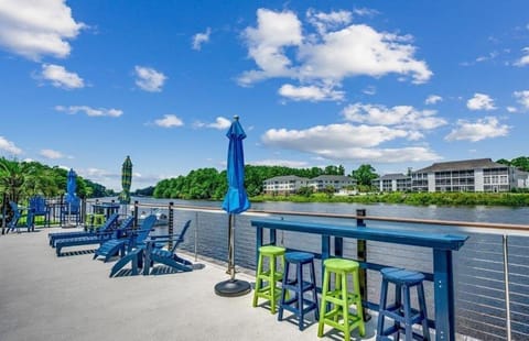 Natural landscape, View (from property/room), River view, Swimming pool, sunbed