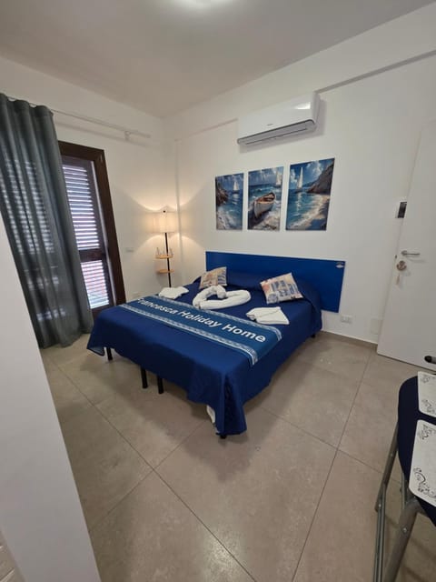 Bed, Bedroom, air conditioner