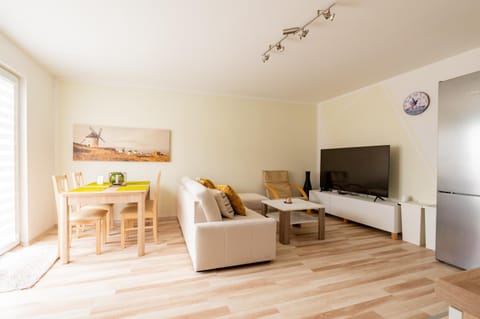 Horyzont Apartamenty- Apartament Malinowy Apartment in West Pomeranian Voivodeship, Poland