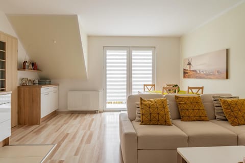 Horyzont Apartamenty- Apartament Malinowy Apartment in West Pomeranian Voivodeship, Poland