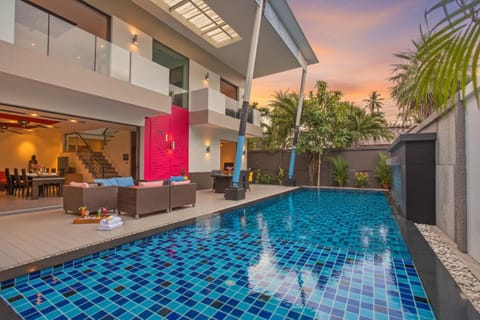 Property building, Pool view, Swimming pool, Sunset, sunbed