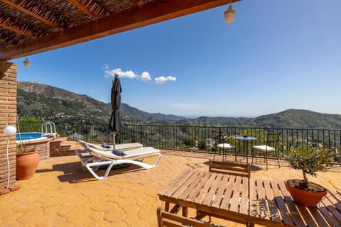 Natural landscape, View (from property/room), Balcony/Terrace, Mountain view, Mountain view, Swimming pool, sunbed
