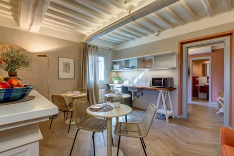 Living room, Seating area, Dining area, oven, Internal: Not applicable to any particular room