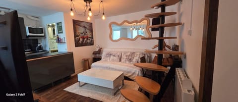 Communal lounge/ TV room, TV and multimedia, Kitchen or kitchenette, Living room, Seating area