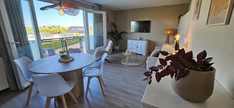 TV and multimedia, View (from property/room), Balcony/Terrace, Living room, Photo of the whole room, Seating area, Dining area