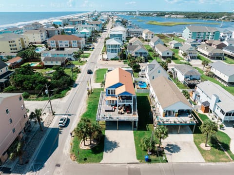 Property building, Day, Neighbourhood, Bird's eye view, Summer, Beach