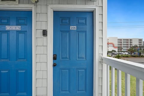 Hermits Hide-a-way House in Carolina Beach