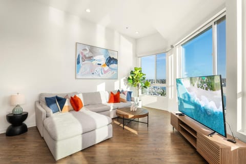 TV and multimedia, Living room, City view