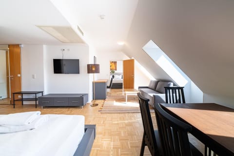 Bed, TV and multimedia, Living room, Photo of the whole room, Seating area, Dining area, Bedroom