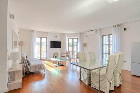 TV and multimedia, Living room, Seating area, Dining area
