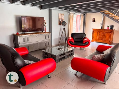 Communal lounge/ TV room, TV and multimedia, Living room, Seating area