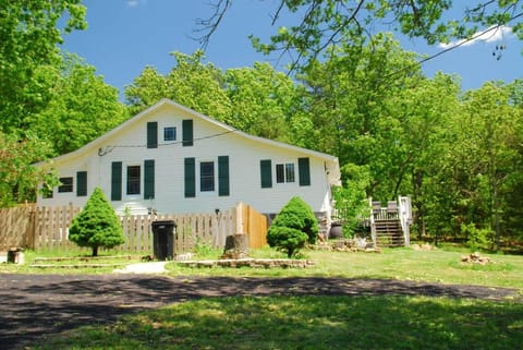 Farmhouse Retreat - Sleeps 10 - 1hr from STL House in Ozark Mountains