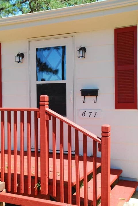 Fire Pit Cabin Retreat - Sleeps 6 - 1hr from STL Cabin in Ozark Mountains