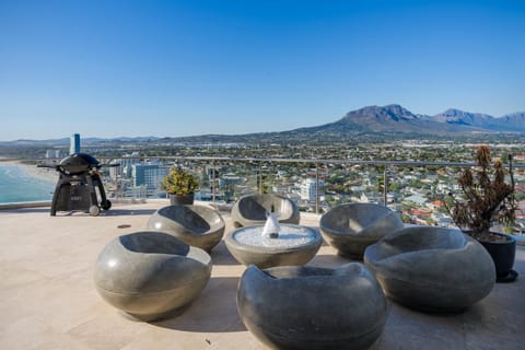 Balcony/Terrace, Mountain view