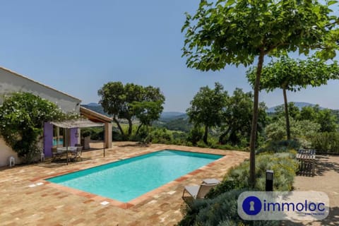 Air-conditioned villa with swimming pool Villa in Sainte-Maxime