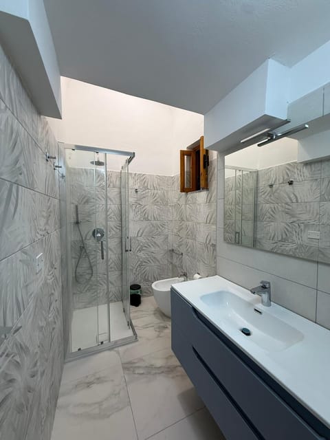 Shower, Bathroom, towels