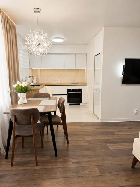 TV and multimedia, Kitchen or kitchenette, oven, stove